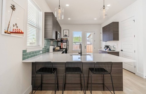 Mahncke Park House | Roof Top Deck/3 BR Su