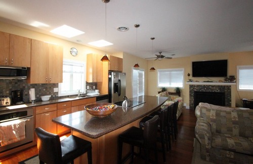 Sandpiper Pines House | Roof Top Deck & Spacious Contemporary Home 3 Blocks to the Beach w/Free Golf, Water Park and More!