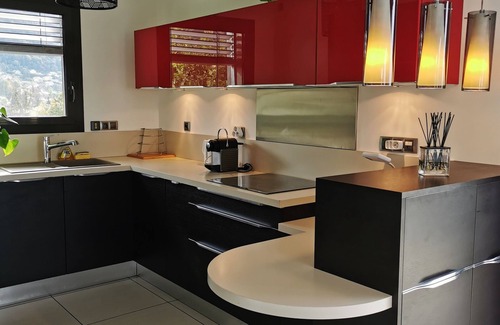 Annecy-le-Vieux Apartment | Rooftop apartment near lake and amenities