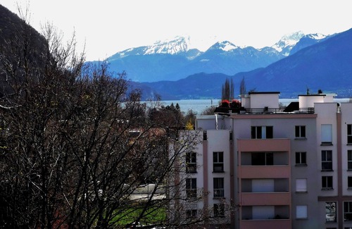 Annecy-le-Vieux Apartment | Rooftop apartment near lake and amenities