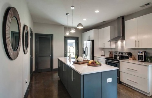 Chestnut Hill House | Rooftop - Close to Broadway - Sleeps 8!