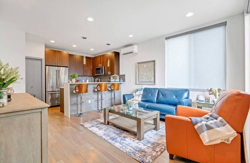Greenwood House | Rooftop Dining Getaway+ Stunning Views >DT Seattle