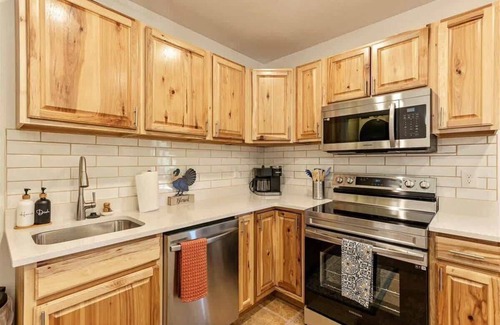 Herriman House | Rooftop Patio, Kids Playroom, Air Hockey Table
