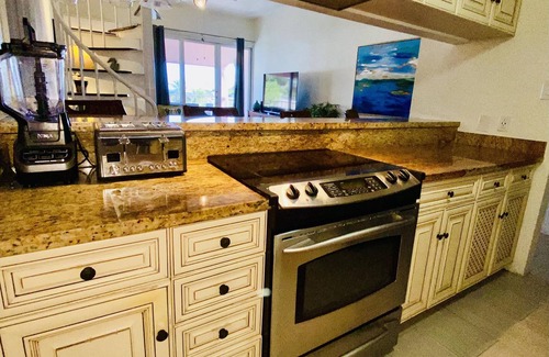 Nazareth Condo | ROOFTOP PATIO! Updated, Spacious 3 Bdrm, plus TENNIS!