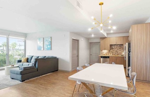 National City Apartment | Rooftop Pool & Hot Tub Family 3 Bdrm Apt