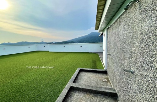 Kuah Apartment | Rooftop Swimming Pool with Seaview Apartment