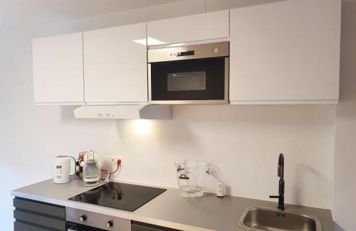 Donaustadt Apartment | Rooftop Terrace, free garage parking and Pool!
