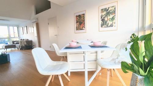 Donaustadt Apartment | Rooftop Terrace, free garage parking and Pool!