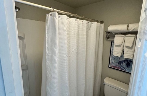 Anchor Point Hotel | Room 10 - Cozy hotel in welcoming Anchor Point
