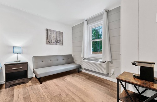 Houghton Lake Hotel | Room #10: Updated King Suite w/small couch