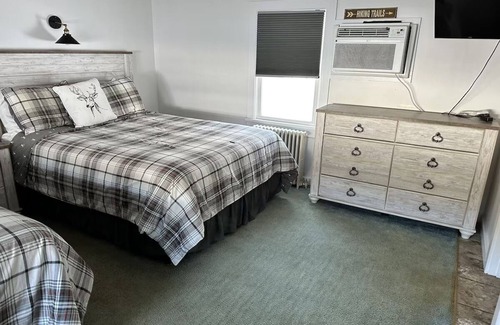 Schroon Lake House | Room 109 two queen beds