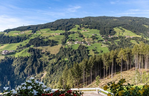 Hainzenberg Apartment | Room '14' with Mountain View, Private Terrace and Wi-Fi