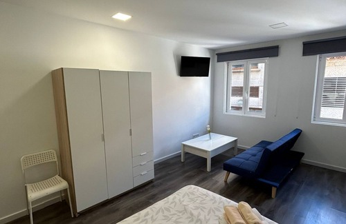 Quintans House | ROOM 2 WITH STREET VIEW