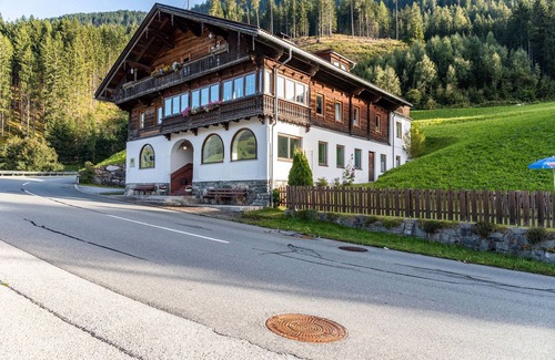 Hainzenberg Apartment | Room '5' with Mountain View, Shared Terrace and Wi-Fi
