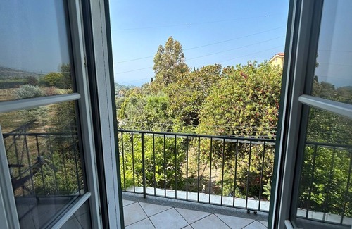 Sasso di Bordighera Apartment | Room 'Agapante' with Sea View, Private Terrace and Wi-Fi