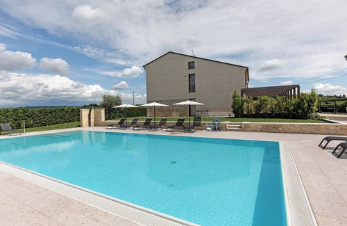 Sona Apartment | Room 'Agr Casa Pezzo Camera Tripla 2' with Shared Pool, Wi-Fi and Air Conditioning