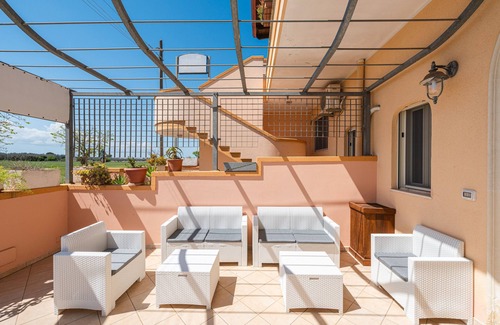 Cocumola Apartment | Room 'Angeli Nel Salento - Room 6' with Private Terrace, Wi-Fi and Air Conditioning