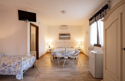 Borgagne Villa | Room 'Anna's House - Stella Marina' with Wi-Fi and Air Conditioning