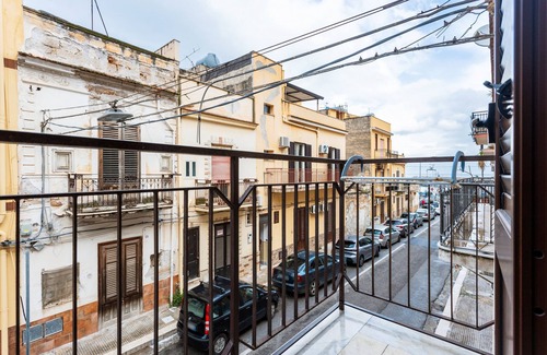 Isola delle Femmine Apartment | Room 'Anna' with Balcony, Wi-Fi and Air Conditioning
