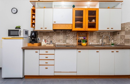 Bronte Apartment | Room 'Annunziata - Pistacchio Bronte' with Balcony, Wi-Fi and Air Conditioning