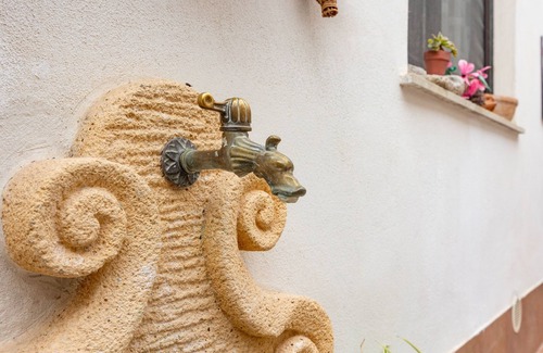 Ficarra Apartment | Room 'Appartamento 3 - Stanza 31' with Shared Terrace, Wi-Fi and Air Conditioning