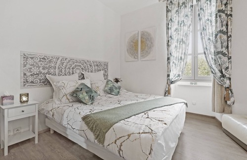 Chateaudouble House | Room 'Bambou' with Shared Terrace and Wi-Fi