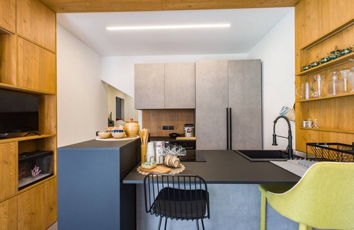 Brolo Apartment | Room 'Bengala' with Shared Garden, Wi-Fi and Air Conditioning