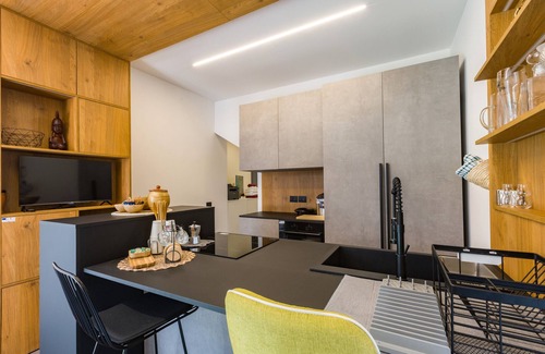 Brolo Apartment | Room 'Bengala' with Shared Garden, Wi-Fi and Air Conditioning