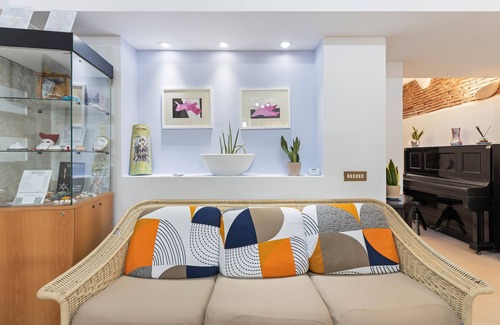 Oristano Historic Centre Apartment | Room 'Camera 2' with Wi-Fi and Air Conditioning