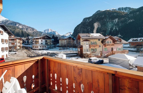 Fontanazzo Apartment | Room 'Camera Tripla Botton D'Oro' with Mountain View, Shared Terrace and Wi-Fi