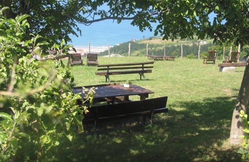 Deba Apartment | Room 'Doble 5' with Mountain View, Private Garden and Wi-Fi