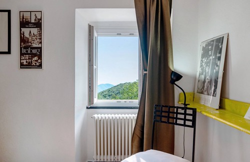Castiglione Chiavarese Apartment | Room 'Doppia 3' with Sea View and Shared Garden