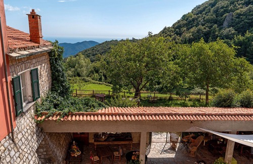 Castiglione Chiavarese Apartment | Room 'Doppia 3' with Sea View and Shared Garden