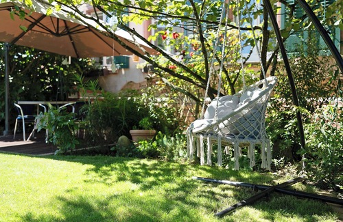 Unzhurst Apartment | Room 'Einzelzimmer Ahorn, Natur, Wellness' with Private Terrace, Private Garden and Wi-Fi