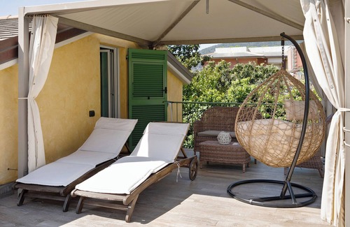 Moneglia Apartment | Room 'Faro' with Private Terrace, Wi-Fi and Air Conditioning