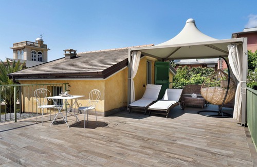 Moneglia Apartment | Room 'Faro' with Private Terrace, Wi-Fi and Air Conditioning