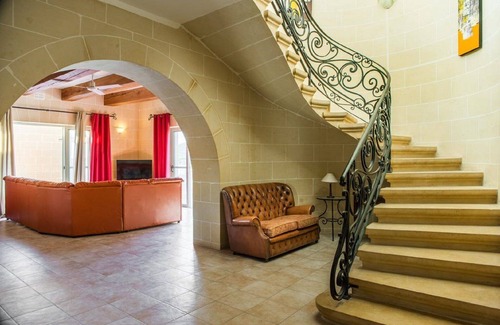 Ta' Għammar Bed & Breakfast | ROOM FOR 3 PEOPLE WITH PRIVATE BATHROOM ON THE CORRIDOR