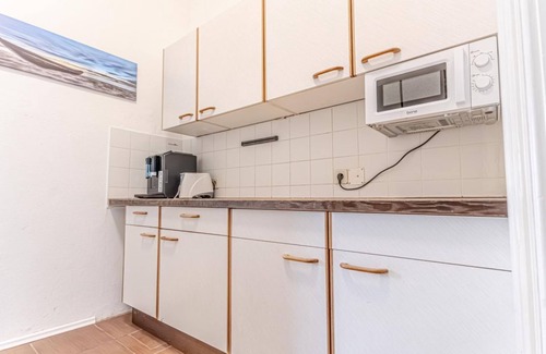 Brigittenau Apartment | Room for Lonstays by U6 Next to Danube River