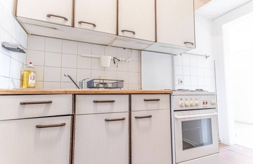 Brigittenau Apartment | Room for Lonstays by U6 Next to Danube River