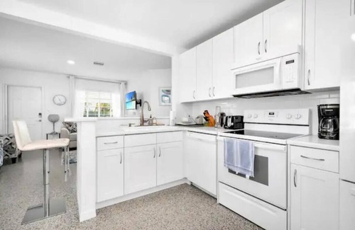 Pinewood Park House | Room in 2BR House - Hot Tub, Outdoor Gym, Beach Nearby