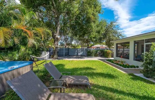 Pinewood Park House | Room in 2BR House - Hot Tub, Outdoor Gym, Beach Nearby