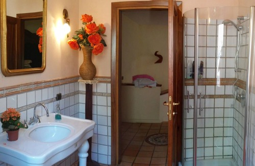 Cogorno Villa | Room in Guest Room - Hillside Room With Garden and sea View No8264