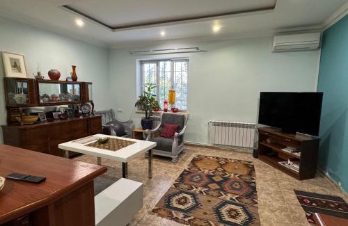 Erebuni Bed & Breakfast | Room in Lake View House