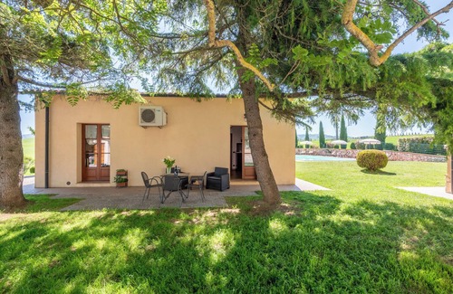 Gallina Apartment | Room 'La Falce' with Shared Pool, Wi-Fi and Air Conditioning