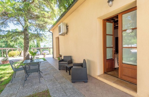 Gallina Apartment | Room 'La Falce' with Shared Pool, Wi-Fi and Air Conditioning