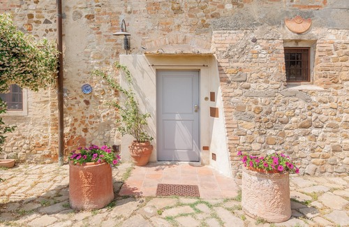 San Pietro in Bossolo Apartment | Room 'La Rocca Chianti Hospitality' with shared pool, shared garden and Wi-Fi