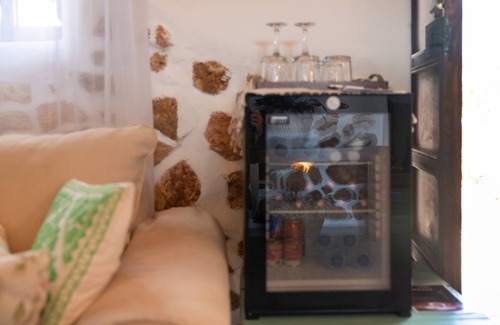 Sant Carles de Peralta Apartment | Room 'Limonero' with Mountain View, Wi-Fi and Air Conditioning