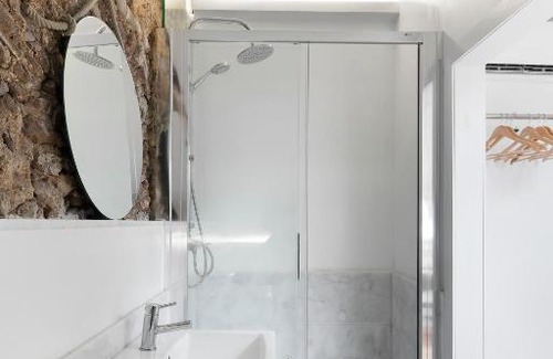 Santo Amaro House | Room Lusíadas with private bathroom