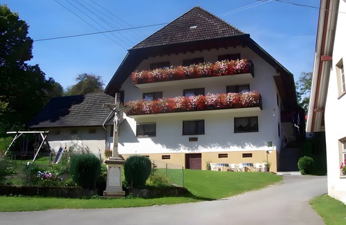 Simonswald Apartment | Room 'Nr 3' with Shared Terrace, Shared Garden and Wi-Fi