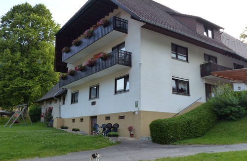 Simonswald Apartment | Room 'Nr 3' with Shared Terrace, Shared Garden and Wi-Fi